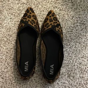 MIA leopard print flats. Barely used, EUC. Size 8.